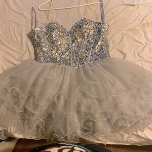 prom dress for a minimum of $125, which was originally purchased for $150.